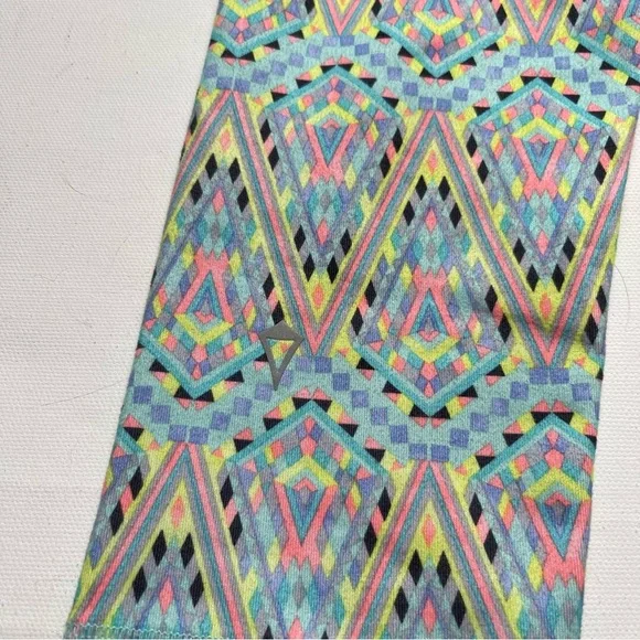 Ivivva Lululemon Kids Little Girls Cropped Legging Stretch Abstract Print Size 8 - Picture 2 of 3